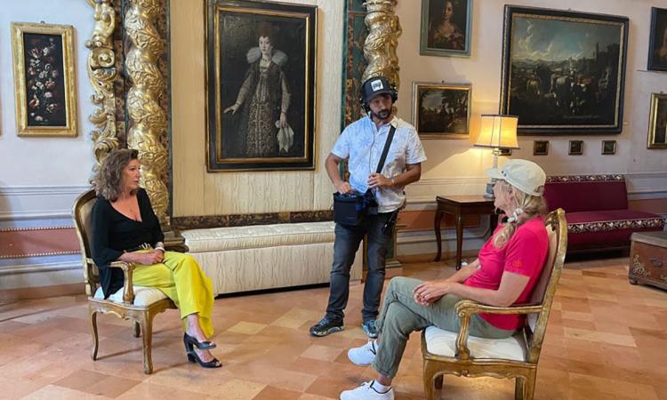 Licia Colò a Recanati: le telecamere di "Eden" nella città dell'Infinito Licia Colò a Recanati: le telecamere di "Eden" nella città dell'Infinito