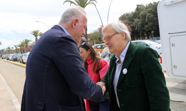 Civitanova, Forza Italia ancora in sostegno di Ciarapica: “Sgarbi non punge”