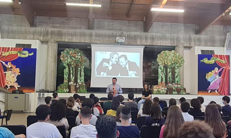 Strage di Capaci, 30 anni dopo. Picchio News al Via Tacito: "Qui per non dimenticare" Strage di Capaci, 30 anni dopo. Picchio News al Via Tacito: "Qui per non dimenticare"