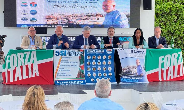 Elezioni, Tajani a Civitanova e Tolentino: "Stop armi per colpire la Russia" Elezioni, Tajani a Civitanova e Tolentino: "Stop armi per colpire la Russia"