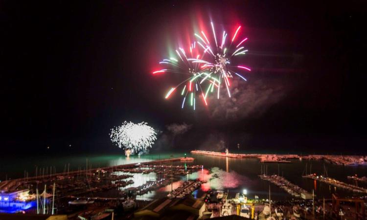 Civitanova, il 14 agosto torna la tradizione dei fuochi d'artificio: ecco dove ammirarli
