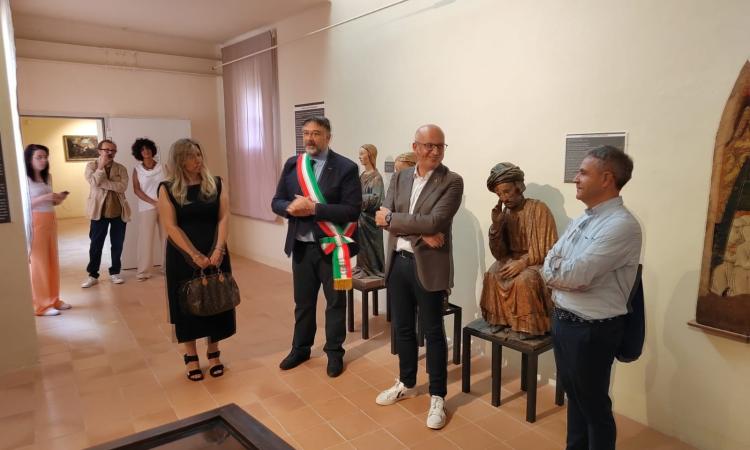 Sarnano,"Storia di una Signoria nel Piceno al tempo degli Svevi”: taglio del nastro per la mostra Sarnano,"Storia di una Signoria nel Piceno al tempo degli Svevi”: taglio del nastro per la mostra