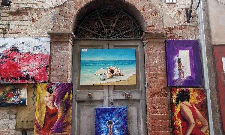 Tolentino Arte, in via Ozeri esposizioni a cielo aperto Tolentino Arte, in via Ozeri esposizioni a cielo aperto