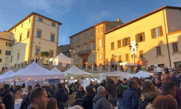 Monte San Martino, saperi e sapori della mela rosa: si chiude un'edizione da record