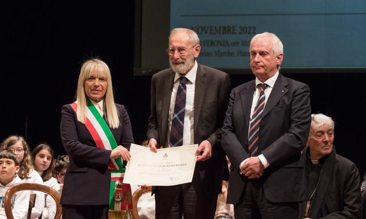 San Severino, consegnata la medaglia d'oro al merito civile: "Irripetibile appuntamento con la storia"