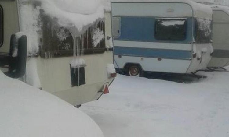 Da Visso protesta contro la politica: "Venite a dormire nelle roulotte sotto la neve"