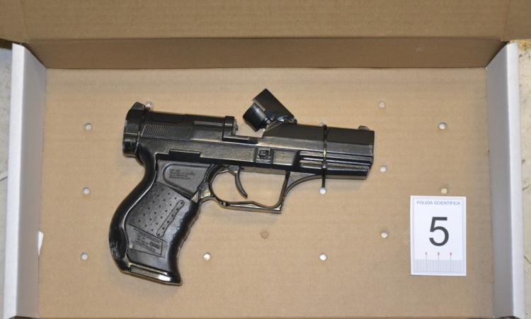 Trovate a Sforzacosta le pistole utilizzate per la rapina alla Pieve: erano armi giocattolo