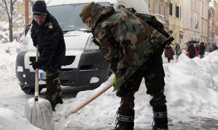 Emergenza neve a Pieve Torina: Esercito all'opera