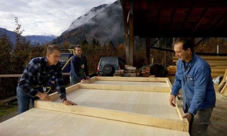 Una struttura da 120 metri quadrati donata a Castelsantangelo ferma da un mese e mezzo in Trentino: "Non sappiamo perchè..."