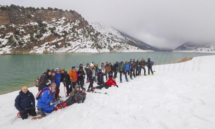 Ciaspolata Lago Fiastra: 40 persone in un metro di neve - FOTO -