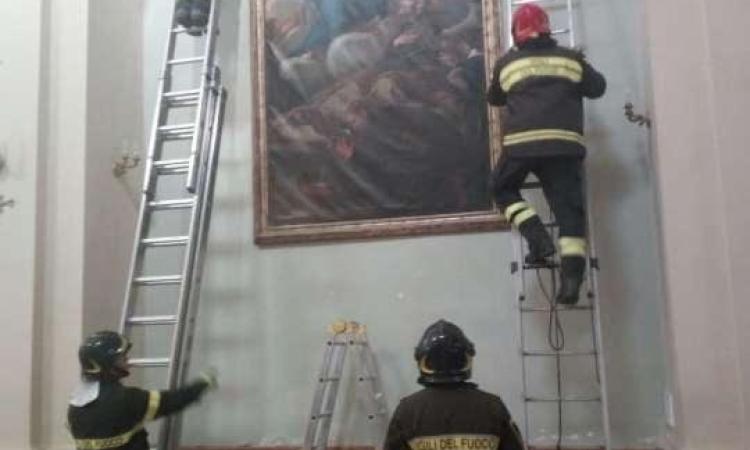 Messi in salvo dai vigili del fuoco i dipinti nella Chiesa di San Francesco a Loro Piceno
