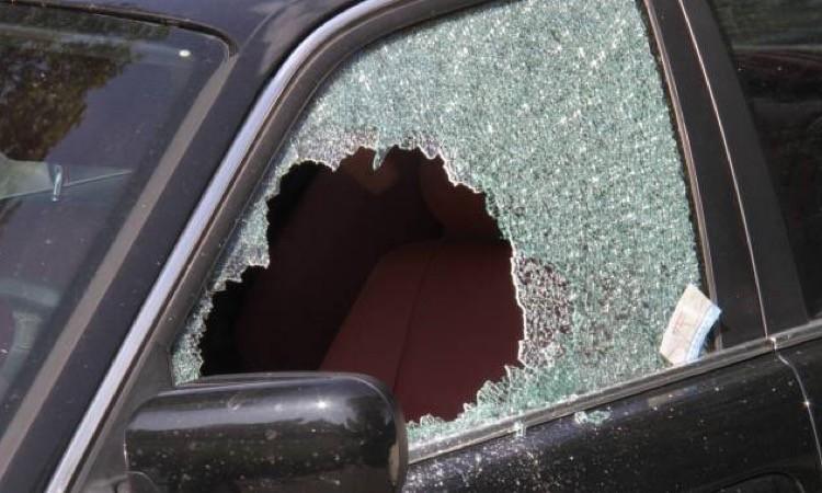 Montecosaro: vandali rompono i vetri di cinque auto nella notte