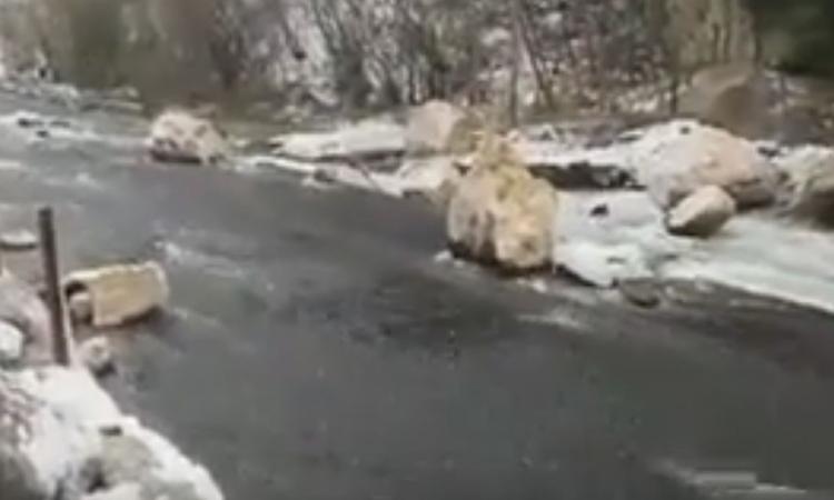 25mila firme per la petizione per riaprire la Valnerina: intanto la strada è sempre più un fiume - VIDEO