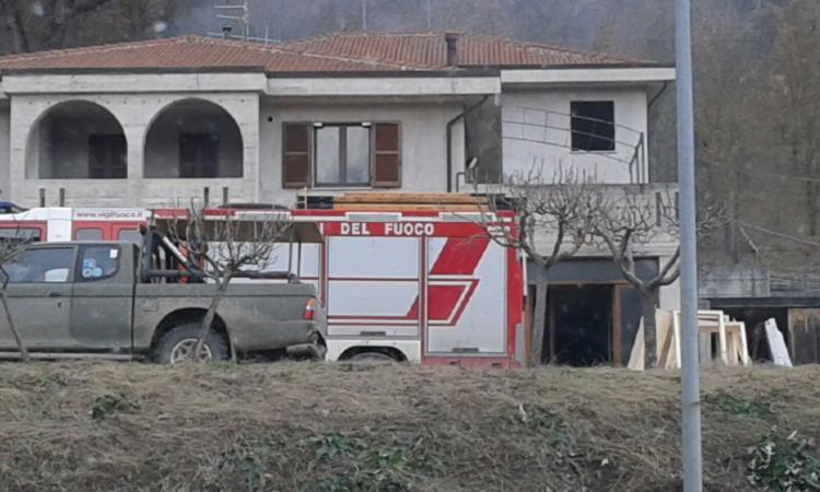 Incendio alla falegnameria di Muccia