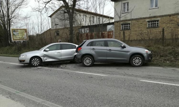 Incidente a Fonte Noce di Recanati: coinvolte due auto e un carroattrezzi