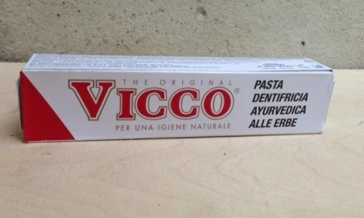 Il dentifricio "Vicco" contiene sostanze proibite. Ritirato dal mercato