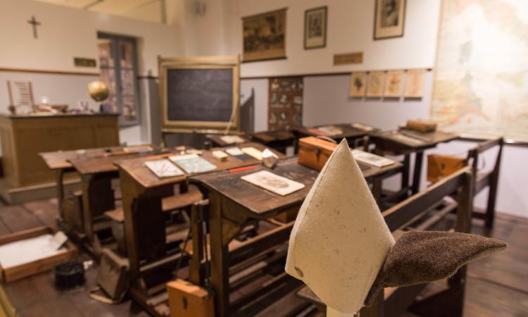 Torna il "Banco del somaro" al Museo della scuola