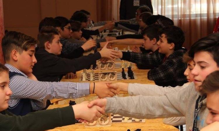 Giovani scacchisti si sfidano nel primo torneo post terremoto