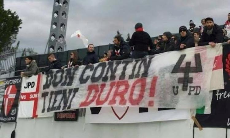 "Don Contin tieni duro": a Macerata i tifosi del Padova inneggiano al sacerdote indagato per prostituzione