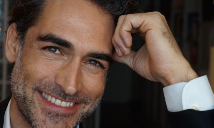 A Pollenza va in scena "Cuori scatenati" con  Sergio Muñiz