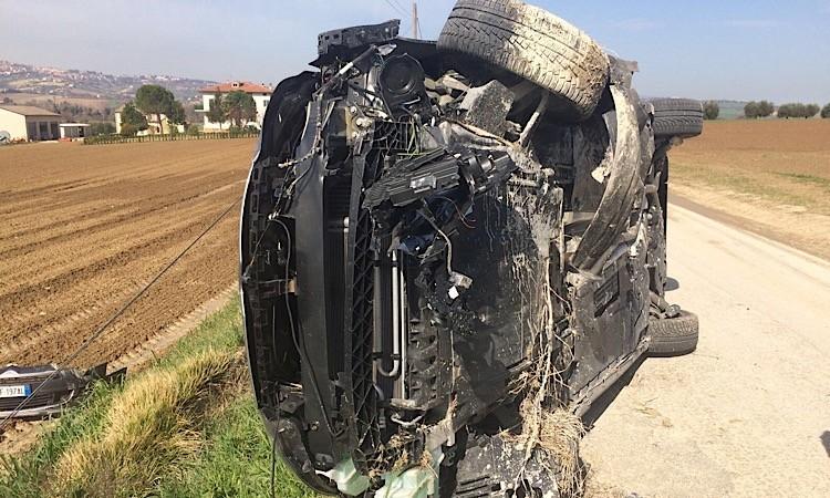 Sbanda E Si Ribalta Con L'auto: Illeso Il Conducente Di Una Citroen ...