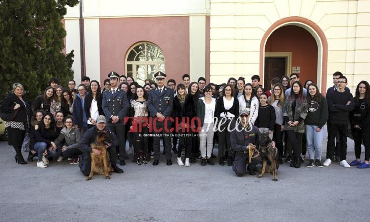 La Finanza al Liceo Classico di Macerata per sensibilizzare gli studenti alla legalità