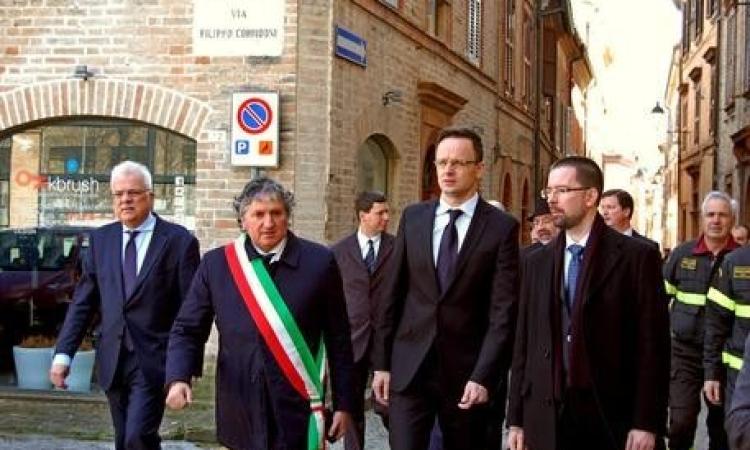 Tolentino, visita del ministro degli Esteri ungherese: confermato restauro chiesa dei "Sacconi"