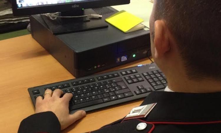 Vende uno smartphone "fantasma" sul web: denunciata per truffa una donna di 40 anni