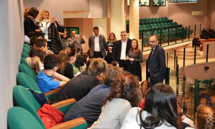 Porto Recanati, alunni in visita alla seduta del Consiglio Regionale