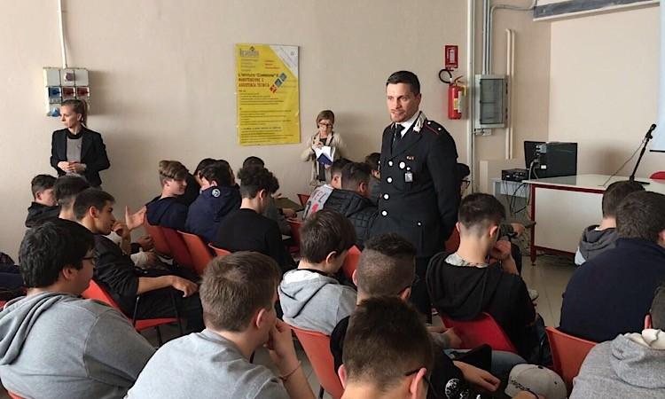 I carabinieri incontrano gli studenti dell'IPSIA di Corridonia