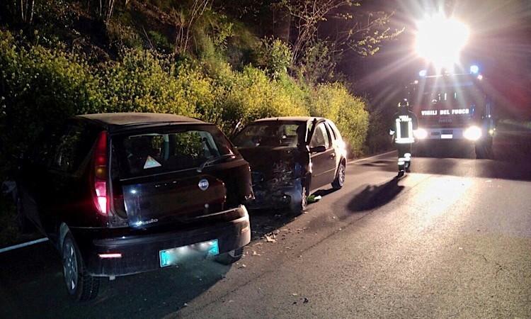 Treia, scontro tra due auto: tre feriti