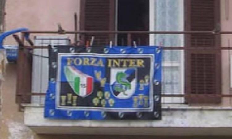 Allarme Isis a Macerata, sventola una bandiera. In realtà era quella dell'Inter