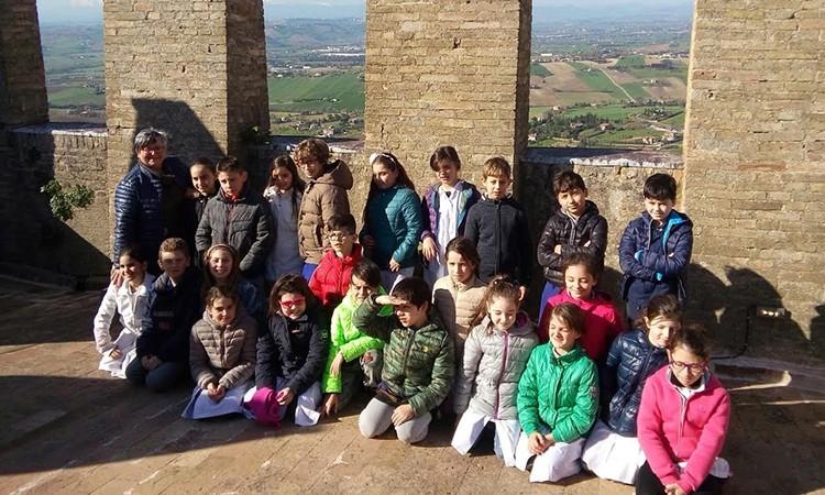 Alunni della "San Vito della Torre": laboratorio e spettacolo al Teatro Persiani"