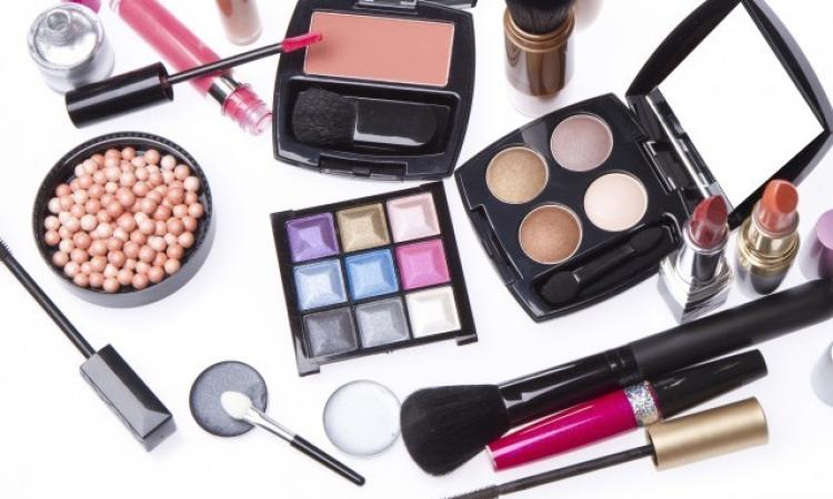 Cosmetici cancerogeni, studio svizzero: "Attenti al mascara". Problemi anche per gli eyeliner