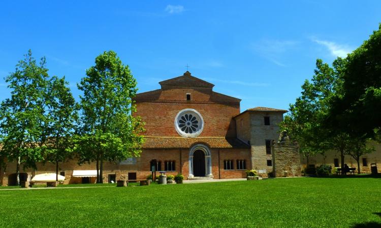 L’Abbadia di Fiastra "riprende vita dopo il terremoto": riaperto il complesso abbaziale