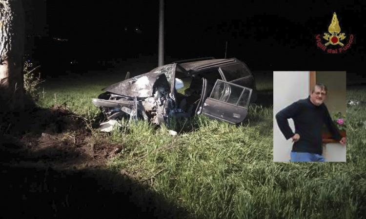 Tragedia nella notte: ristoratore di Sarnano si schianta in auto contro un albero