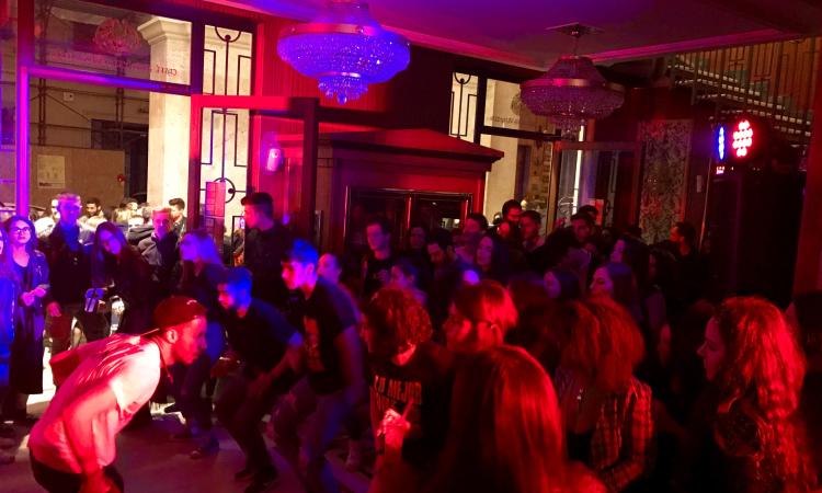 I Mas Flow fanno esplodere a Macerata il "giovedì da Venanzetti"
