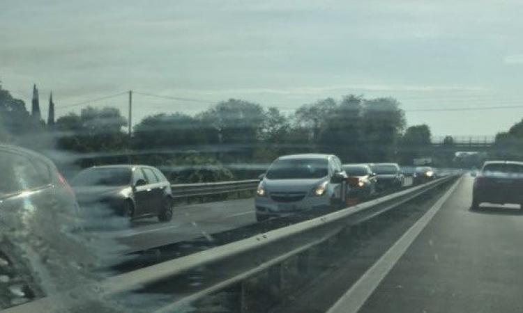Incidente in superstrada allo svincolo di Corridonia: lunghe code e forti rallentamenti al traffico