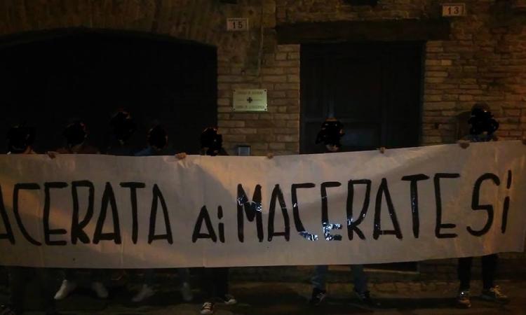 "Macerata ai Maceratesi" manifestazione notturna contro il business accoglienza alla Caritas