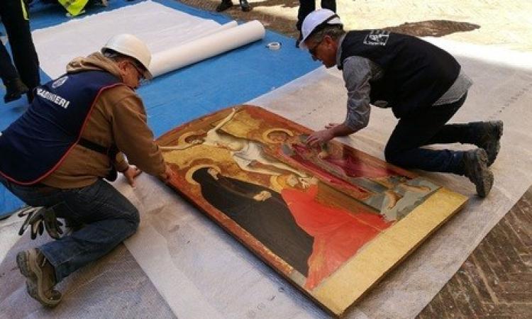 Sisma, in salvo due dipinti di Andrea De Magistris