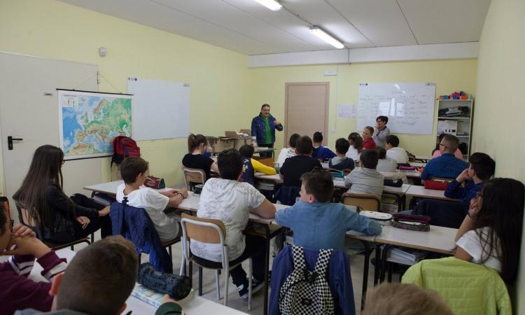 La solidarietà di Piemme e dello scrittore Cola: libri in dono all'istituto De Magistris di Caldarola