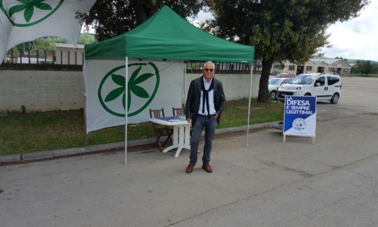 "C'è la RACI, via il gazebo della Lega": la protesta di Zura