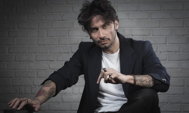 Fabrizio Moro apre Lunaria 2017: il 13 luglio in Piazza Leopardi concerto gratuito