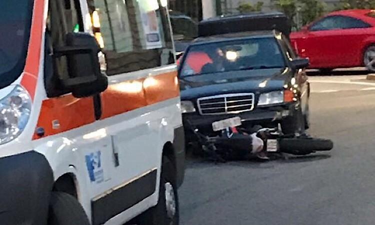 Incidente davanti allo Sferisterio, un ferito portato in ospedale