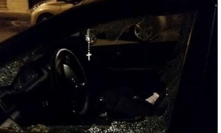 Civitanova: sfondano il finestrino dell'auto e rubano i documenti