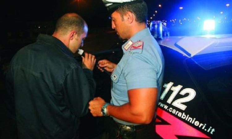 Alzano il gomito alla festa: in dieci trovati positivi all'etilometro dai carabinieri di Camerino