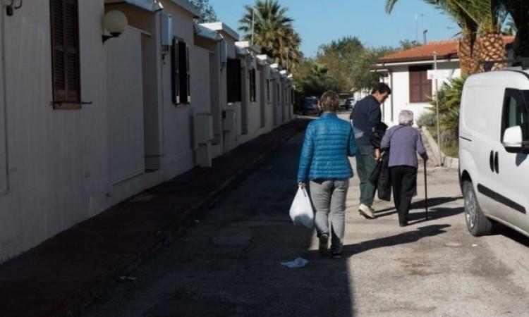 Gli sfollati di Potenza Picena: "Noi restiamo qui"