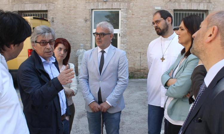 Vasco Errani a Macerata visita le scuole terremotate