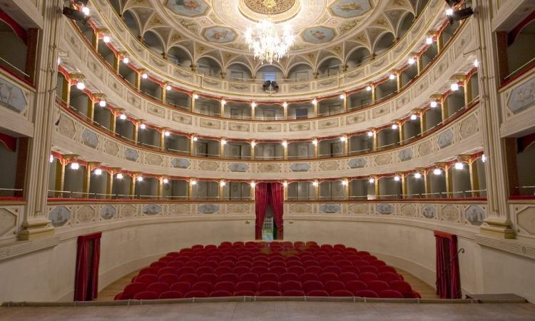 Teatri Sanseverino, serata di solidarietà sul palco del Feronia: fra i protagonisti Cesare Catà