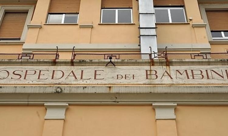 L'ultimo gesto d'amore del bimbo morto per un'otite: i suoi organi salvano tre bambini malati